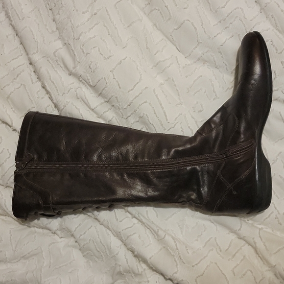 Boots - Picture 6 of 7